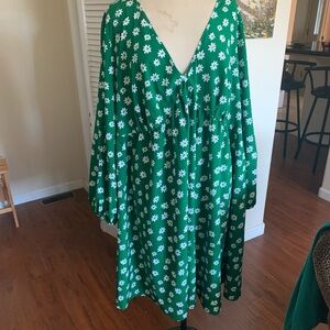 Green Floral Daisy plus size V-neck Dress, be ready for St Patrick’s Day!!